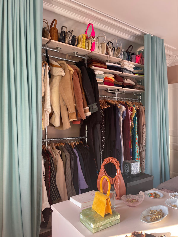 Bienvenue dans le dressing de Sabina Socol