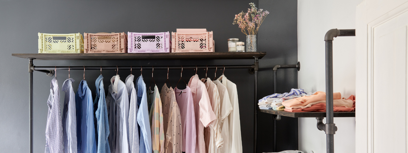 Dressing avec tringles + étagères
