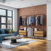 Dressing ouvert minimaliste carré noir avec tiroirs en chêne classique dans loft style new yorkais