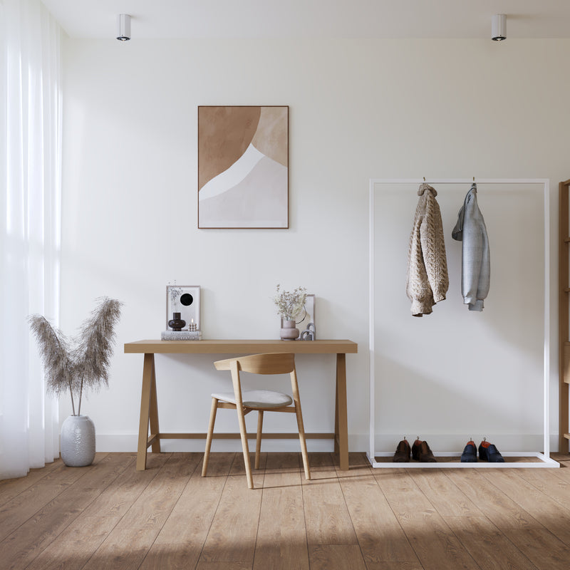 Portemanteau blanc mat avec socle carré pour accrocher les manteaux dans le bureau