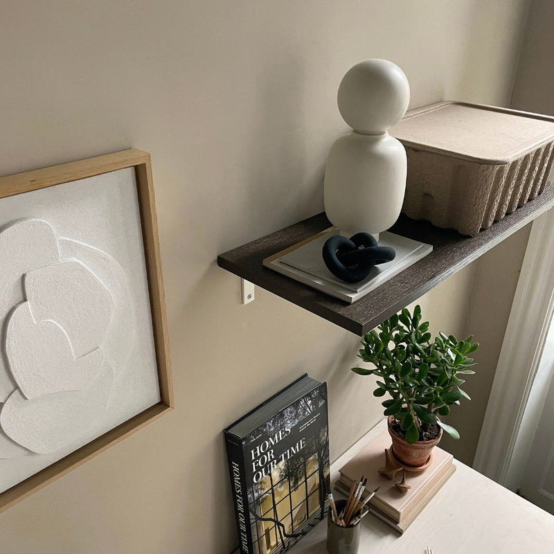 étagère chêne fumé avec supports blancs 