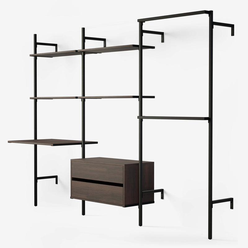 Solution de rangement ouverte en tubes carrés noirs avec double tringle, un bureau, une commode et 4 étagères en chêne fumé