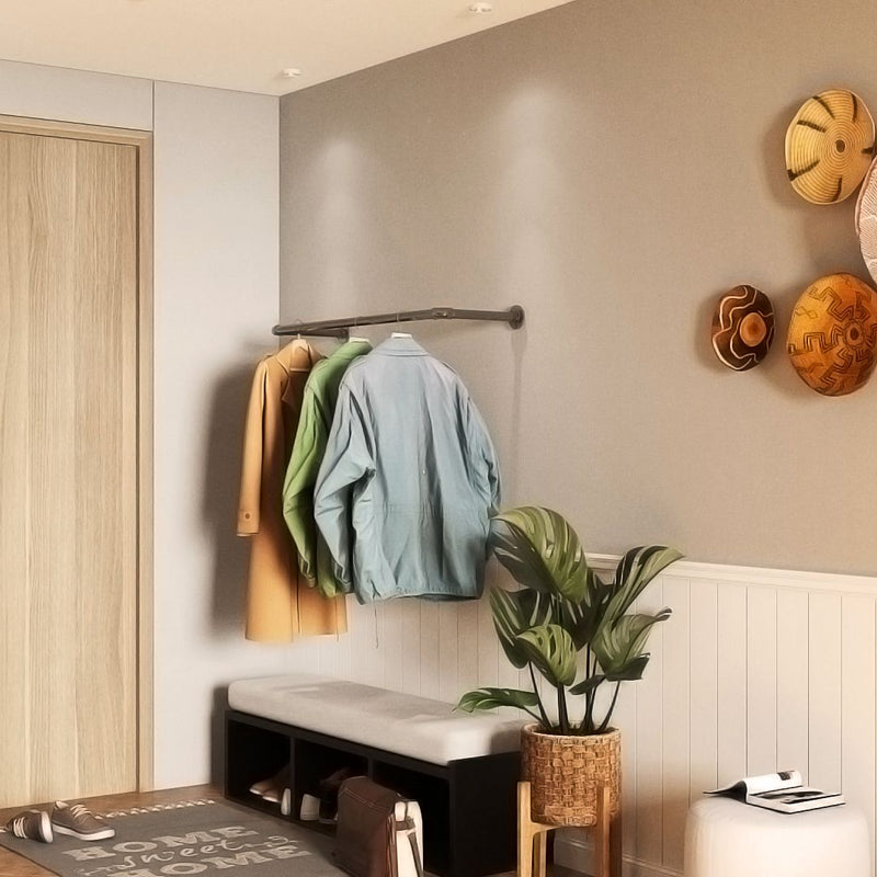 Tringle murale pour suspendre les vêtements dans une chambre
