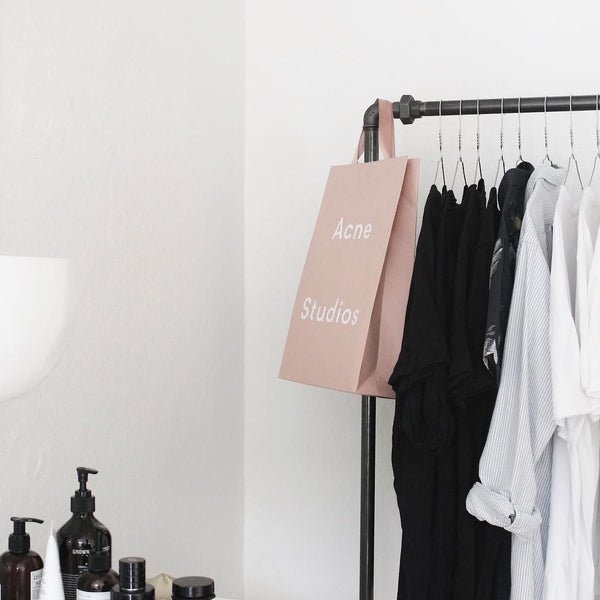 portant à vêtements en tuyaux industriels pour accrocher sacs à mains, t-shirts et chemises