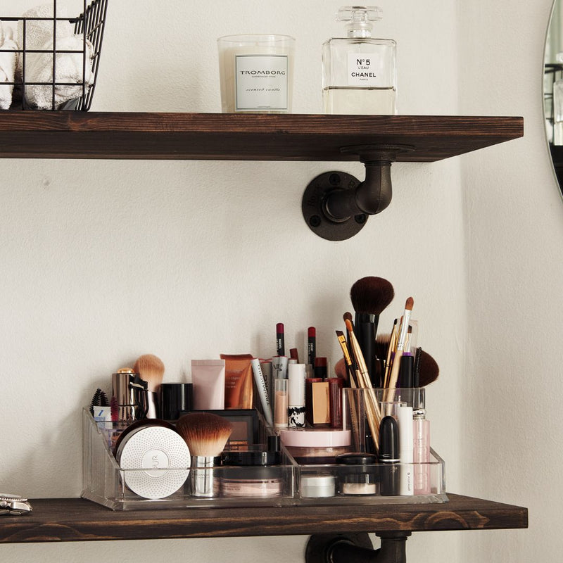 étagères pour ranger le maquillage et produits de beauté dans la cuisine