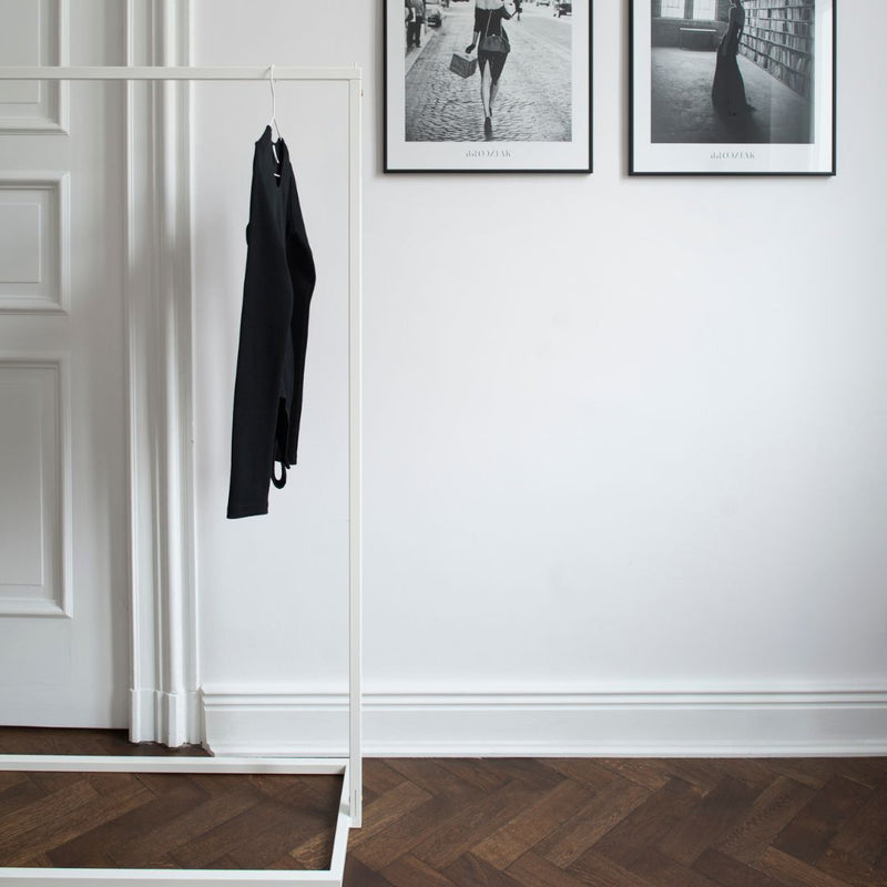 Portant à vêtements blanc avec socle carré 