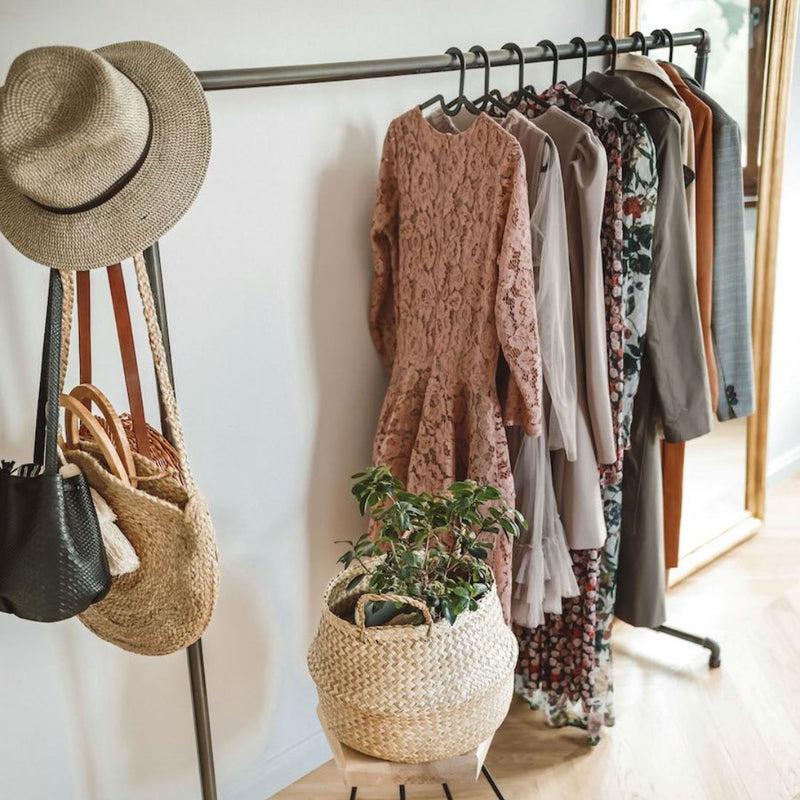 Portemanteau en tuyaux industriels pour accrocher vêtements, sacs à main et chapeau