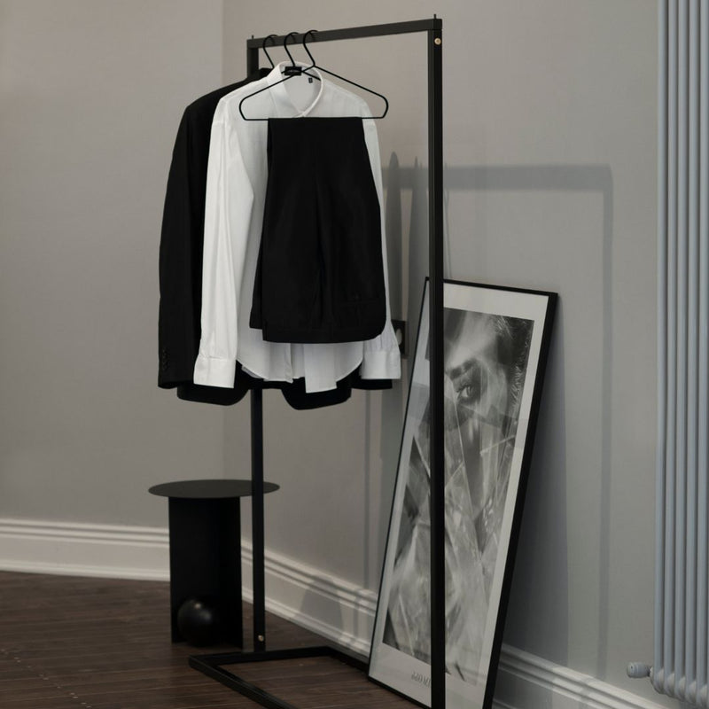 Portant à vêtements minimaliste noir 