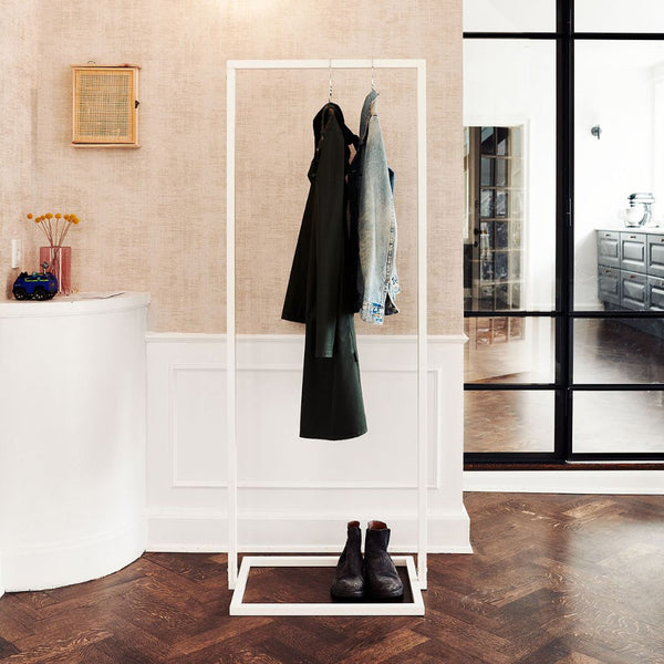 Portant à vêtements blanc avec socle carré pour le hall d'entrée